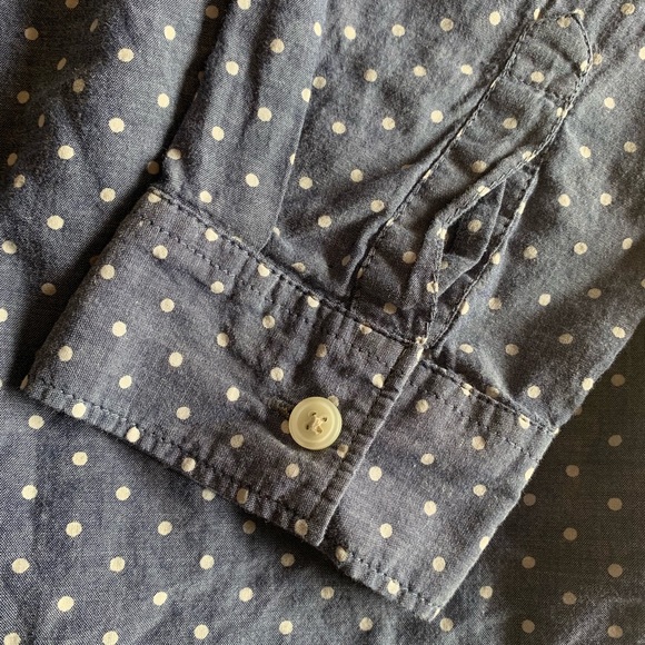 Women’s Old Navy Button Up Top - Picture 4 of 4
